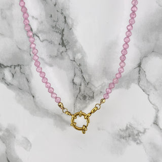 Roze kralenketting