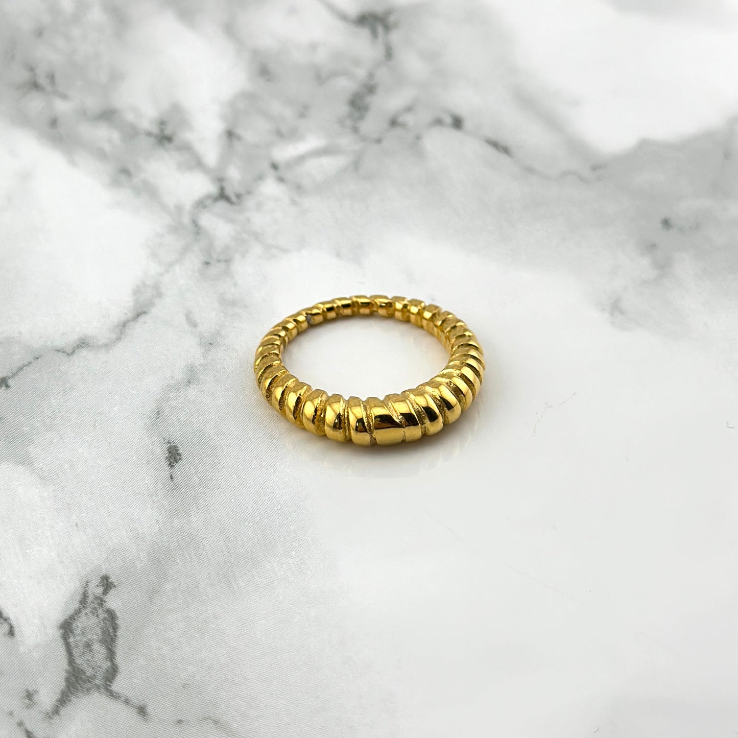 Kleine croissant ring