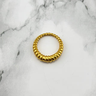 Kleine croissant ring