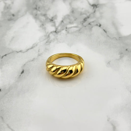 Croissant ring