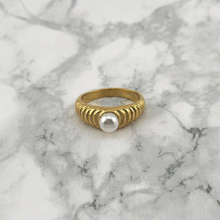 Parel Carved Ring