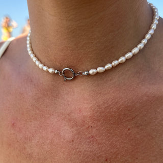 Parelketting met een zilveren clasp